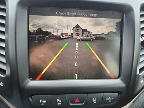 Used 2015 Jeep Cherokee Limited w/ Technology Group AWD/4WD image 26