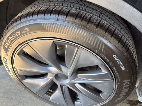 Used 2024 Tesla Model Y Long Range AWD/4WD image 13