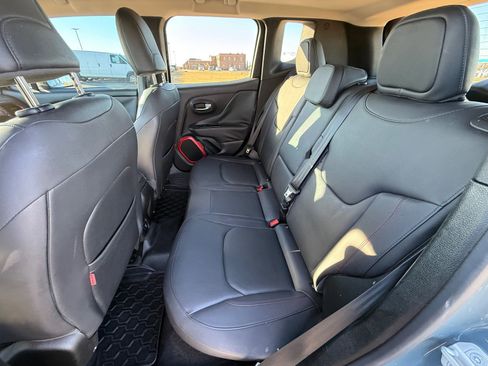 Used 2016 Jeep Renegade Trailhawk w/ Premium Trailhawk Package image 13