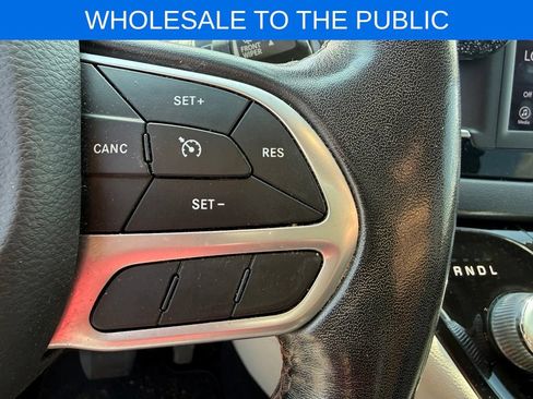 Used 2020 Chrysler Pacifica Touring-L FWD image 15