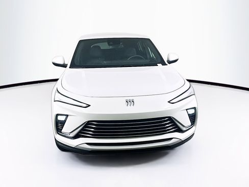 Used 2025 Buick Envista Preferred image 2