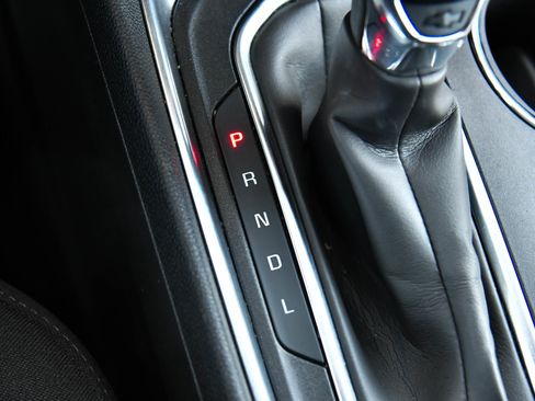 Used 2023 Chevrolet Traverse LT FWD image 30