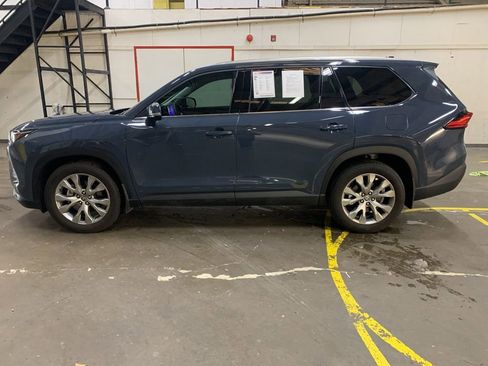 Used 2024 Toyota Grand Highlander Limited image 3