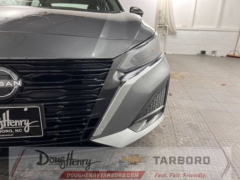 Used 2025 Nissan Altima 2.5 SV FWD image 13