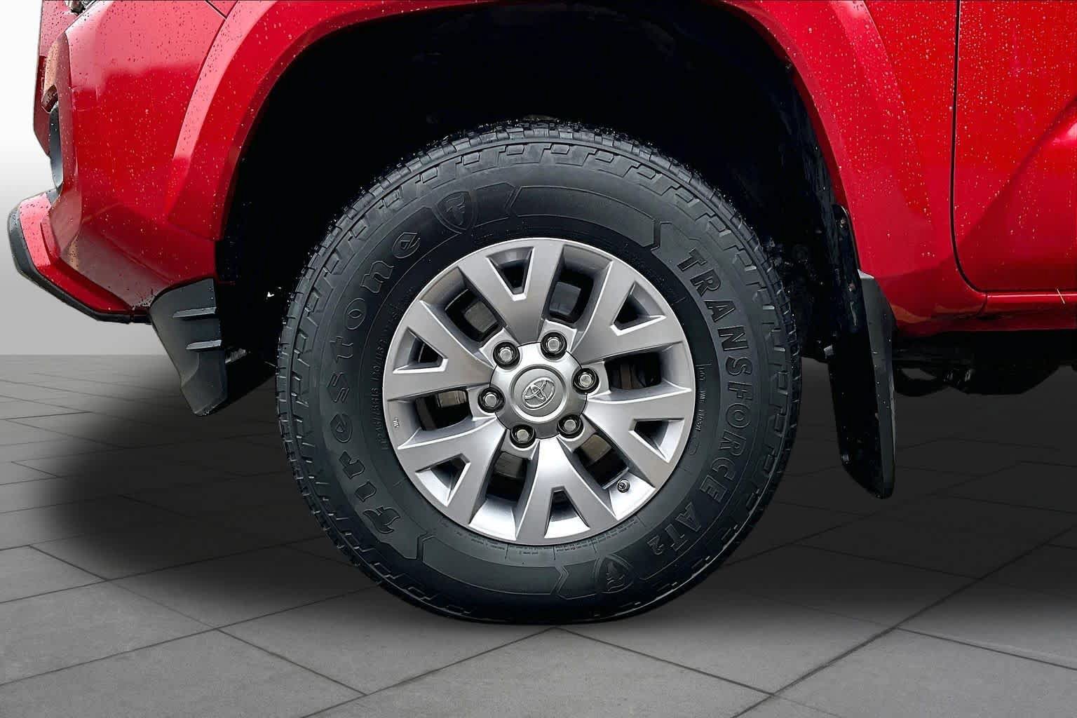 Used 2018 Toyota Tacoma SR5 AWD/4WD image 11