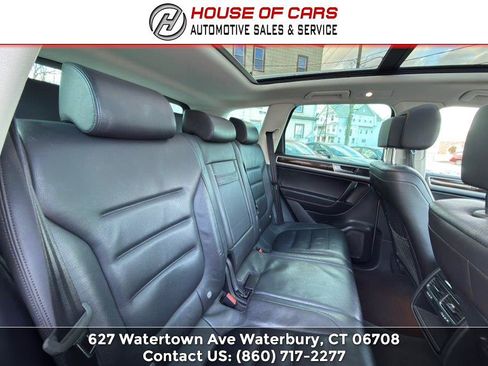 Used 2016 Volkswagen Touareg Sport image 41