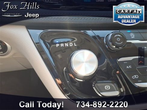 Used 2020 Chrysler Pacifica Limited w/ Tire & Wheel Group image 23