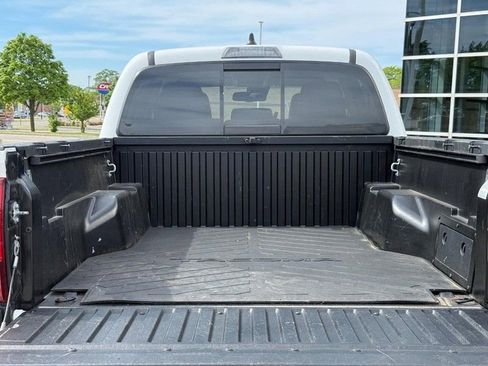 Used 2022 Toyota Tacoma SR5 AWD/4WD image 9