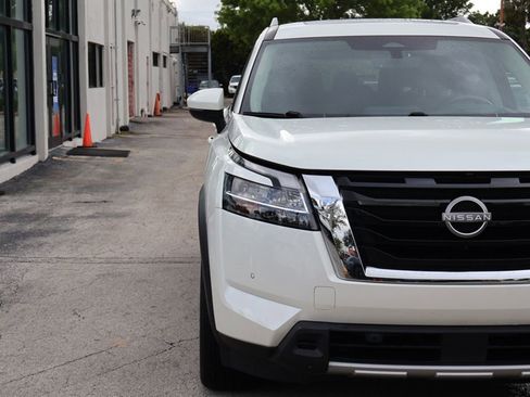Used 2024 Nissan Pathfinder Platinum w/ Cargo Package AWD/4WD image 16