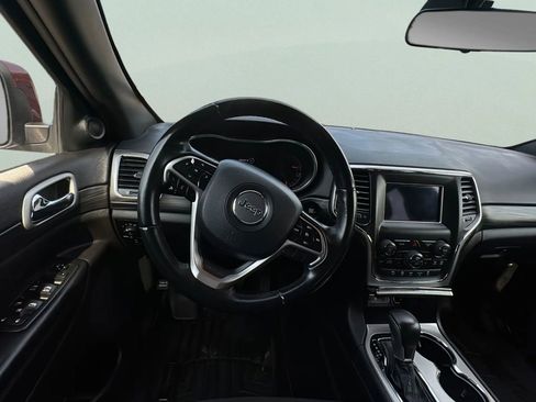 Used 2019 Jeep Grand Cherokee Laredo AWD/4WD image 19