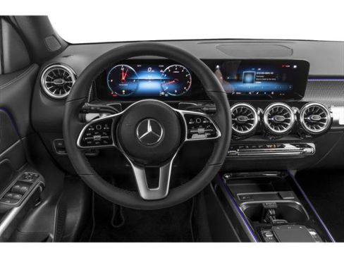 Used 2023 Mercedes-Benz GLB 250 4MATIC image 10