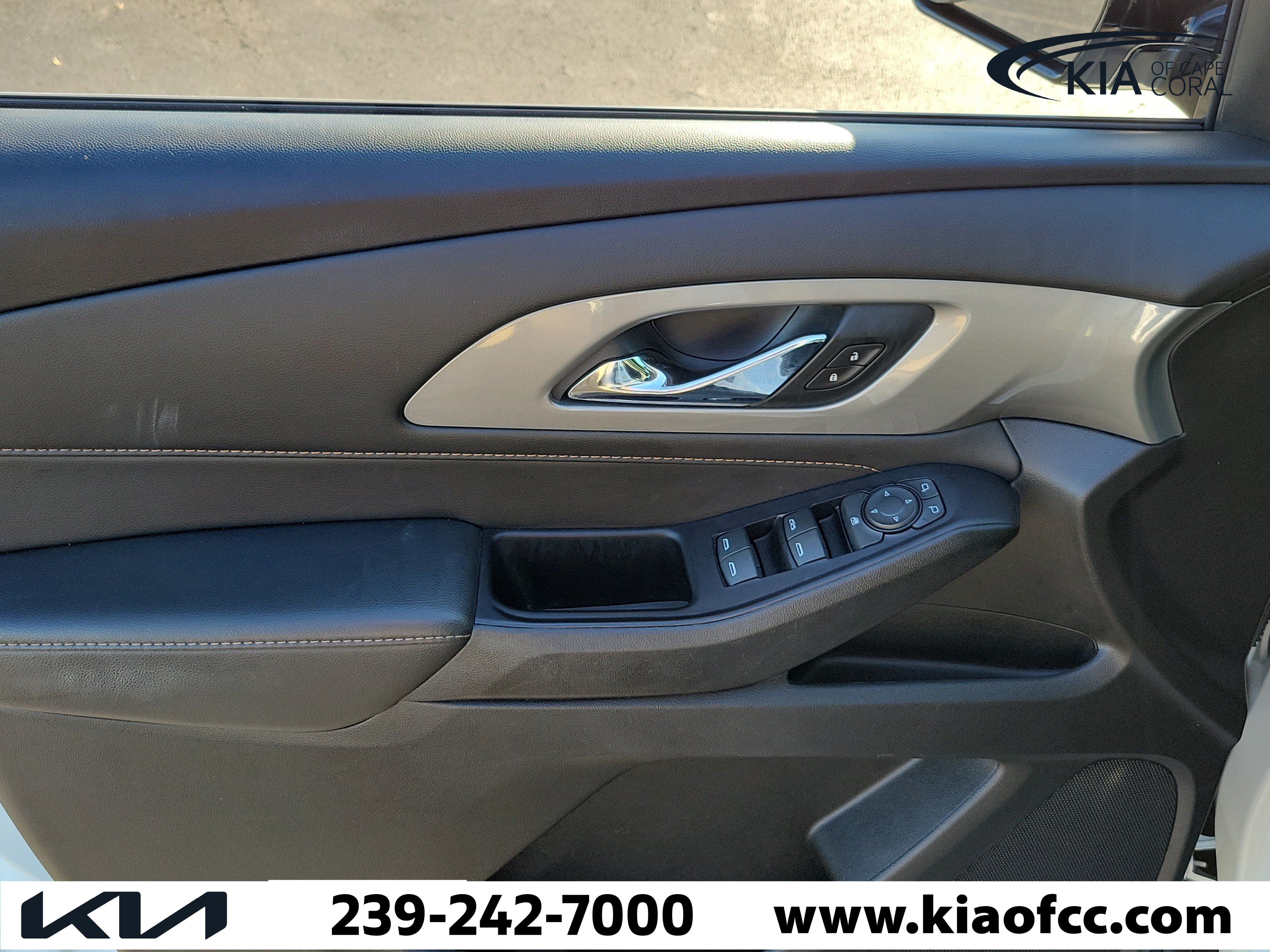 Used 2020 Chevrolet Traverse LT FWD image 23