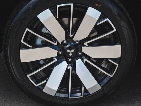 New 2025 Mitsubishi Outlander SE image 7