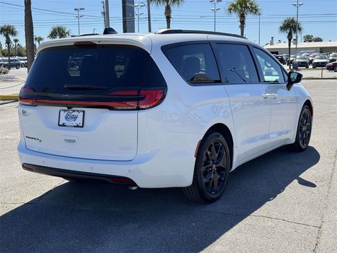 New 2026 Chrysler Pacifica Select w/ S Appearance Package image 6