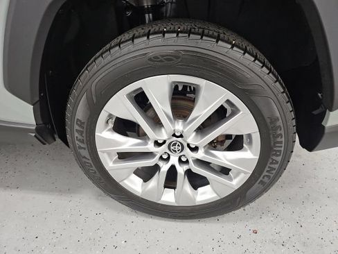 Used 2019 Toyota RAV4 XLE Premium w/ Cold Weather Package AWD/4WD image 10