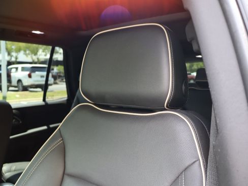 Used 2023 GMC Yukon SLT RWD image 38