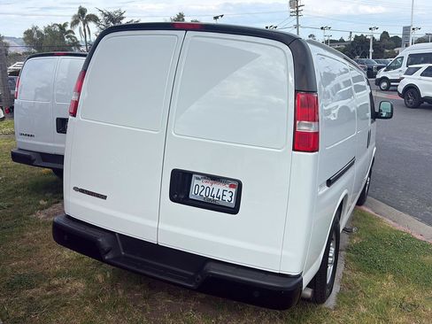 Used 2021 Chevrolet Express 2500 w/ Driver Convenience Package RWD image 5