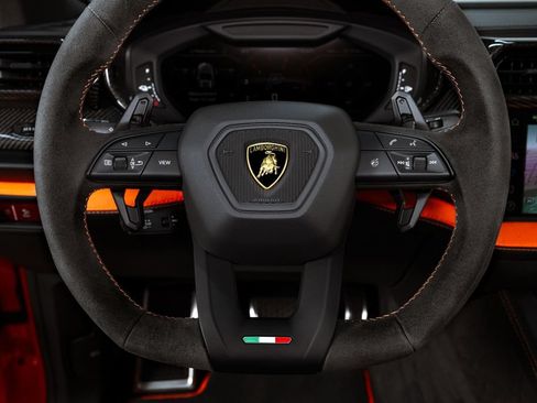 Used 2025 Lamborghini Urus SE AWD/4WD image 26