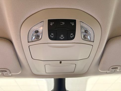 Used 2024 Chrysler Pacifica Touring-L FWD image 18
