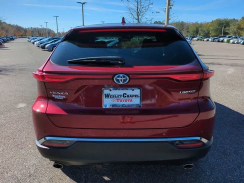 Used 2024 Toyota Venza Limited image 5