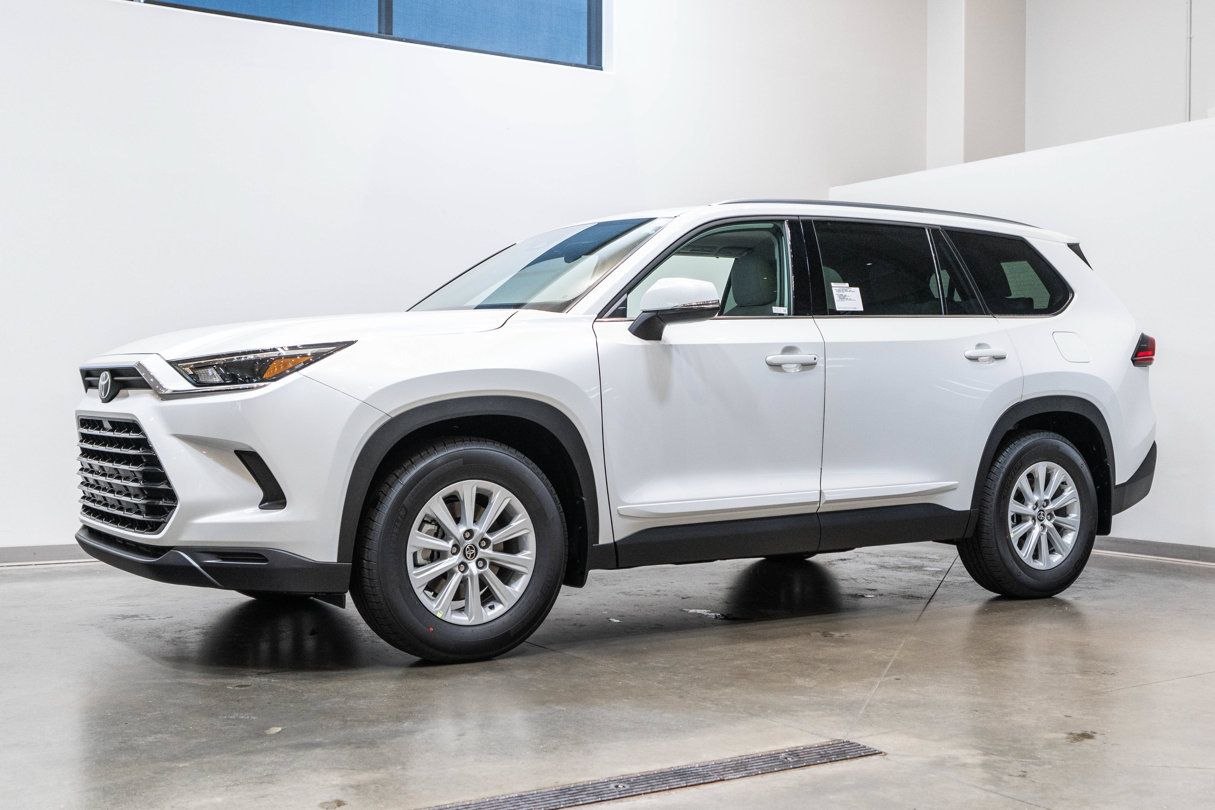 New 2026 Toyota Grand Highlander XLE FWD image 3