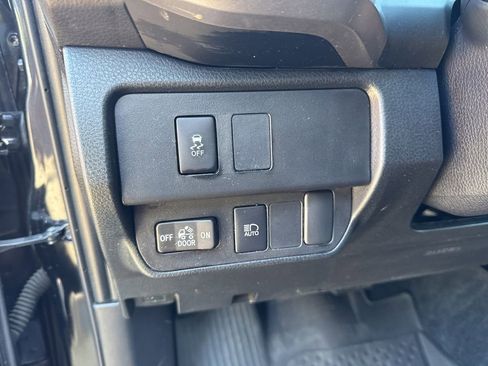 Used 2023 Toyota Tacoma SR5 AWD/4WD image 9