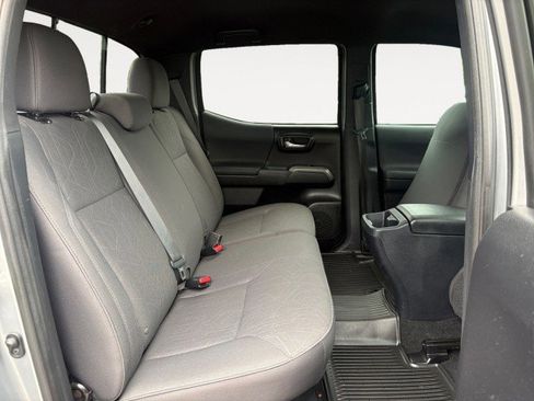 Used 2019 Toyota Tacoma TRD Off-Road image 10