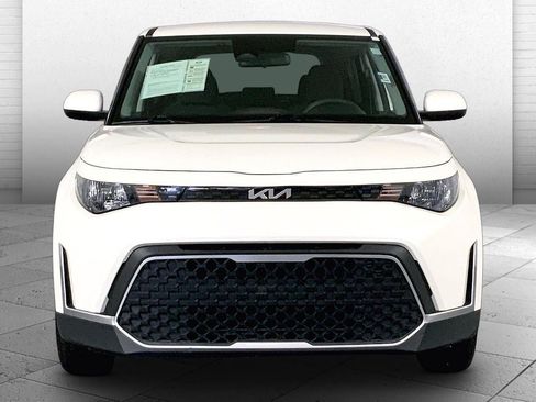 Used 2025 Kia Soul LX FWD image 2