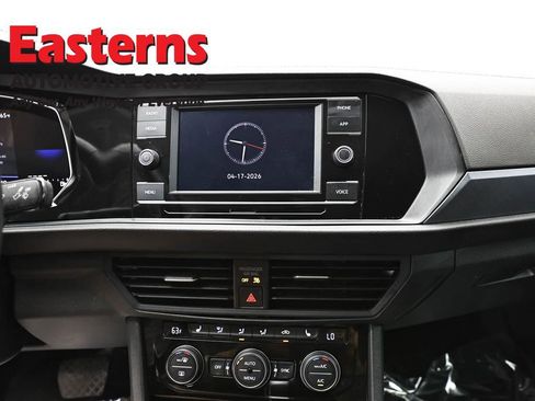 Used 2024 Volkswagen Jetta SE FWD image 12