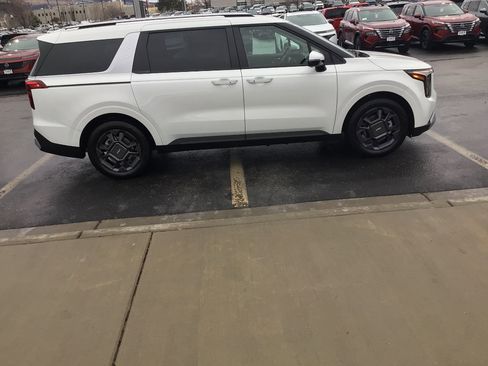 New 2026 Kia Carnival EX image 6