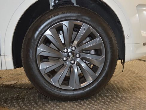 Used 2025 Land Rover Discovery Sport S image 11