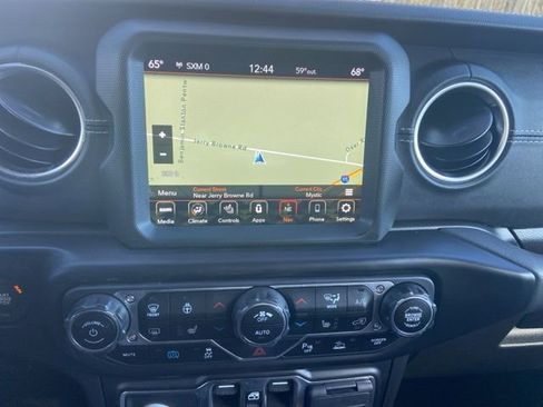 Used 2022 Jeep Wrangler Unlimited Sahara w/ Cold Weather Group AWD/4WD image 19