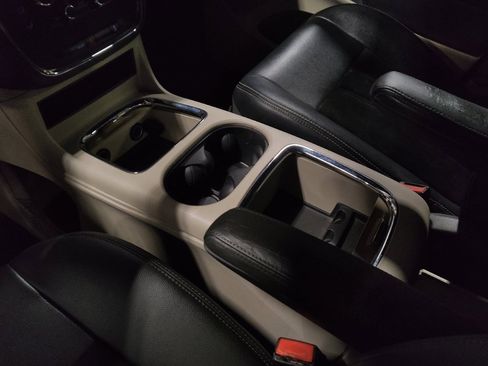 Used 2017 Dodge Grand Caravan SXT image 26