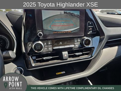Used 2025 Toyota Highlander XSE AWD/4WD image 24
