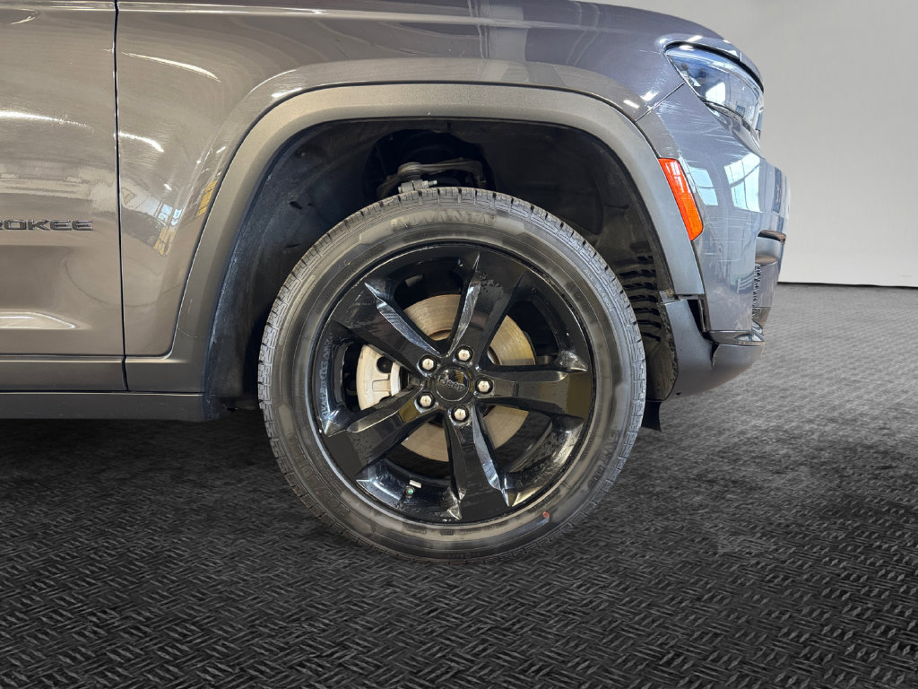 Used 2024 Jeep Grand Cherokee L Altitude AWD/4WD image 11