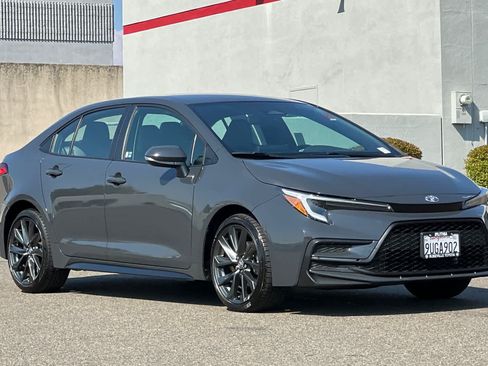 Certified 2025 Toyota Corolla SE w/ Convenience Package FWD image 5
