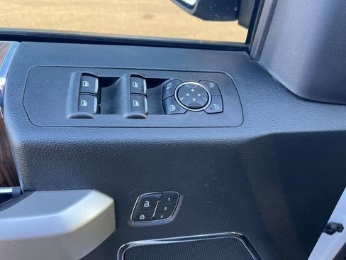 Used 2019 Ford F150 Lariat w/ Trailer Tow Package image 11