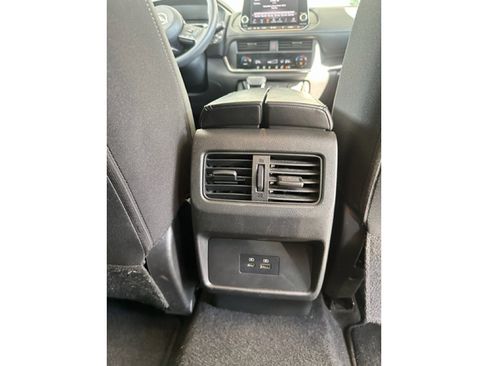 Used 2023 Nissan Rogue SV image 11