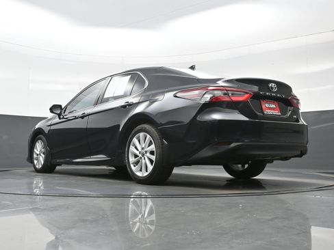 Used 2022 Toyota Camry LE FWD image 29