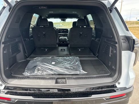 New 2026 Chevrolet Traverse High Country w/ LPO, Floor Liner Package AWD/4WD image 25