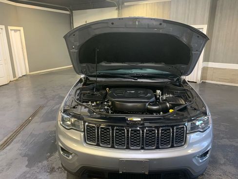 Used 2018 Jeep Grand Cherokee Laredo AWD/4WD image 29