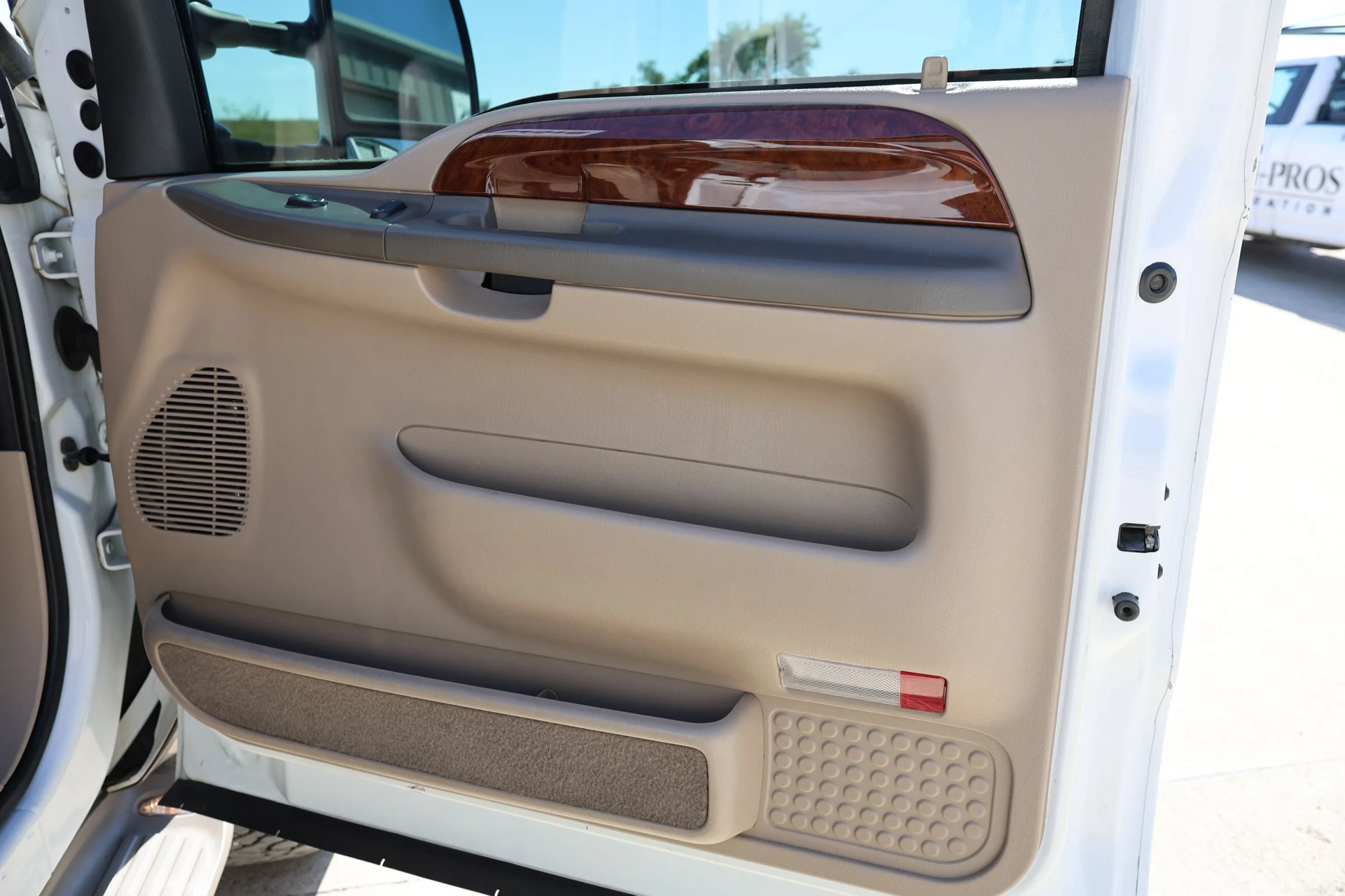 Used 2000 Ford Excursion Limited AWD/4WD image 47
