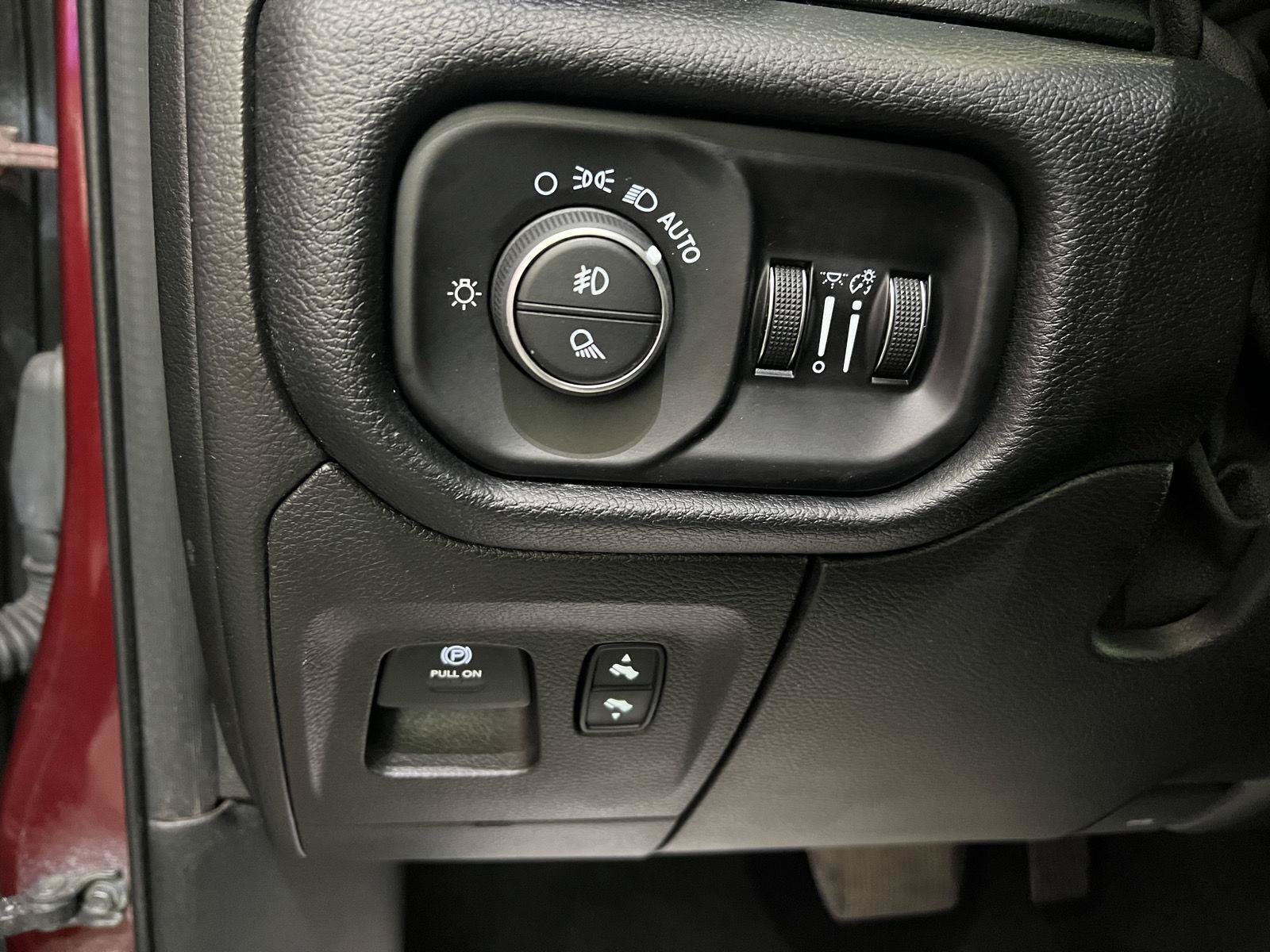Used 2019 RAM 1500 Laramie AWD/4WD image 12