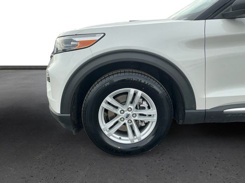 Used 2023 Ford Explorer XLT image 13