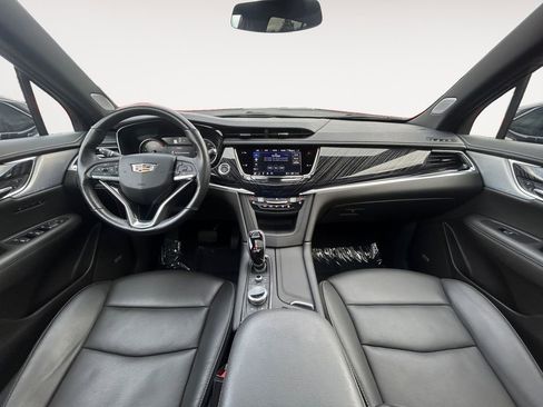 Used 2025 Cadillac XT6 Premium Luxury image 13
