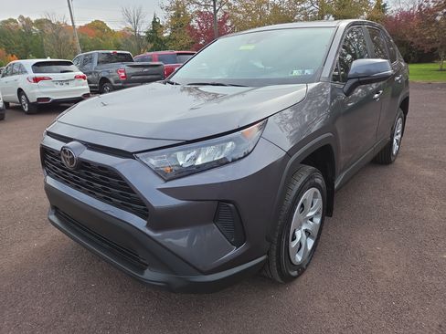 Used 2022 Toyota RAV4 LE image 7
