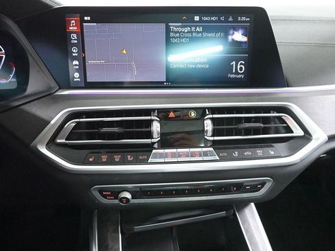 Used 2022 BMW X5 xDrive40i w/ Parking Assistance Package image 18