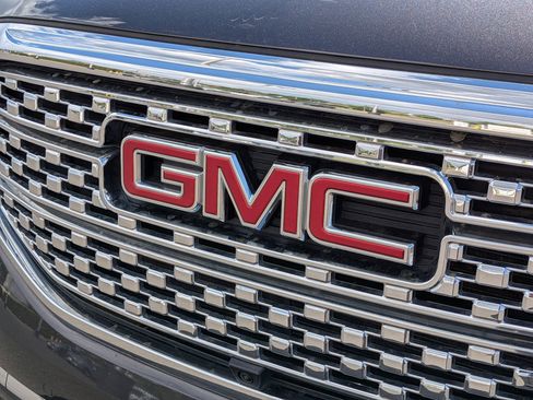 Certified 2017 GMC Acadia Denali w/ Technology Package AWD/4WD image 31