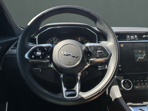 Used 2025 Jaguar F-PACE R-Dynamic S image 30