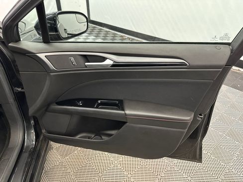 Used 2015 Ford Fusion SE w/ Equipment Group 201A image 15